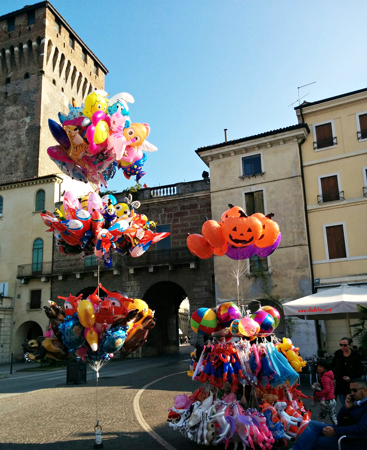 Palloncini a Vicenza in piazza castello