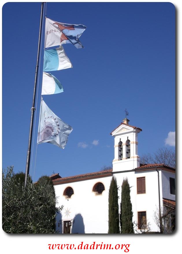 eremo, bandiere di preghiera